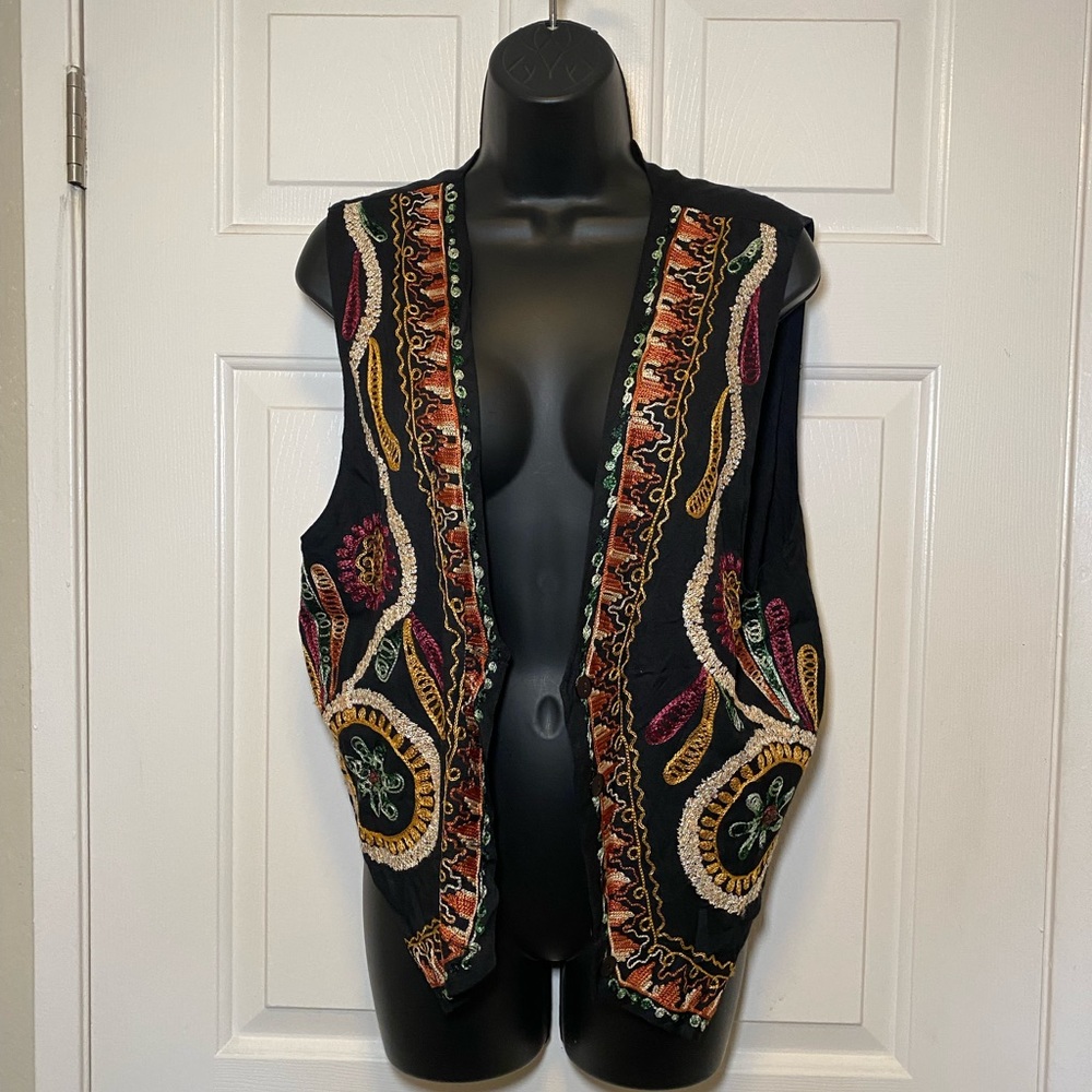 Vintage Women’s Embroidered Black & Multicolor Bohemian Vest Urban Issue L
